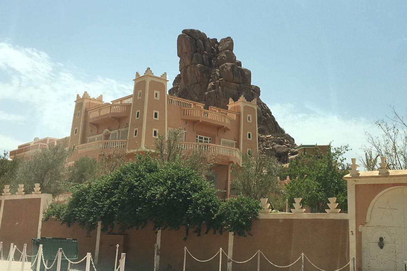2-day adventure to Tafraoute and the spectacular Ait Mansour Canyon